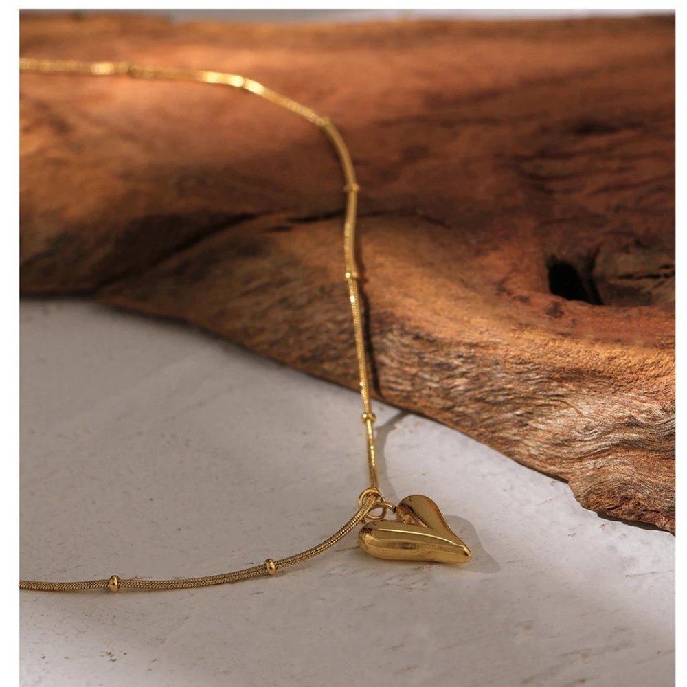 New 18K Gold Plated Heart Necklace a - Picture 3 of 5